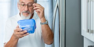 Ce qui peut se passer dans votre corps si vous mangez des aliments perimes