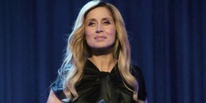 Lara Fabian : cette maladie qui a failli la rendre sourde