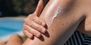 Faut-il payer sa creme solaire plus cher pour plus d-efficacite ?
