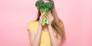 Non, ces aliments ne font pas grossir les seins contrairement aux idees recues