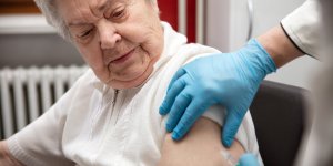 La vaccination contre le VRS reduit le risque d-hospitalisation chez les personnes de plus de 60 ans selon une etude 