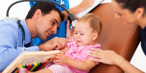 Otite sereuse chez bebe : les symptomes