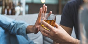 Alcool : boire regulierement (meme un peu) nuit a la tension arterielle