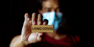 Les risques et les symptomes de Covid long aggraves par la pollution ?