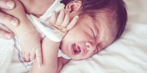 Vomissement du nourrisson : que faire ?