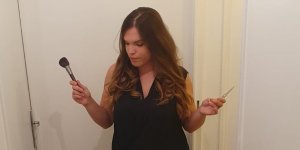 Comment se coiffer avec une alopecie ? Les conseils d’une patiente