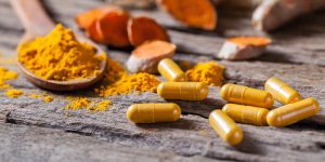 Complements alimentaires : Prescrire alerte contre le curcuma et la vinpocetine