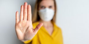 Coronavirus : les soignants reclament un isolement strict des malades a Macron