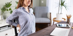 Mal de dos : 6 postures responsables de la douleur