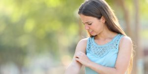 Moustique : pourquoi certaines peaux les attirent plus ?
