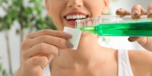 Sante cardiaque : un dentiste alerte sur l’utilisation des bains de bouche