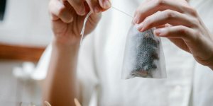 Ballonnements : l’infusion naturelle qui calme les gaz et degonfle le ventre