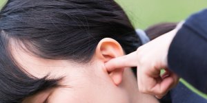 Oreille qui siffle : les remedes de grand-mere