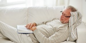 Alzheimer : faire de longues siestes augmente le risque de demence
