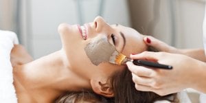 Soin anti-age en salon d-esthetique : en quoi ca consiste ?