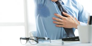 Bouffees de chaleur chez l-homme jeune : qu-est-ce que cela cache ?
