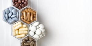 Complements alimentaires : l’Anses liste leurs dangers dans une nouvelle base de donnees
