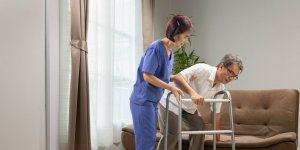 Sarcopenie : "cousine" d-Alzheimer et grande oubliee des pathologies liees au vieillissement