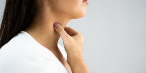 Cancer du larynx : des experts alertent sur 7 signes avant-coureurs 