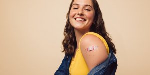Covid-19 : moins de 0,004 % des vaccines ont eu une forme grave