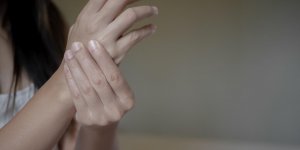 Arthrose de la main : comment soulager les douleurs ?