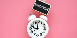 Alzheimer : etre menopausee avant 40 ans augmente le risque de demence