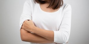 Pourquoi une allergie a un aliment donne des boutons ?