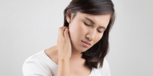 Ganglion gonfle dans le cou : pourquoi ?
