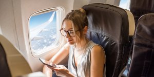 Doit-on mettre de la creme solaire quand on prend l-avion ?