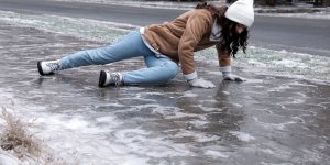 Verglas : les conseils d’un traumatologue pour tomber sans se faire mal