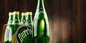 Deux millions de bouteilles d-eau minerale Perrier detruites, apres des soupcons de contamination bacterienne
