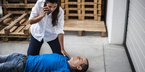 Signes d-AVC : qui contacter en urgence ?