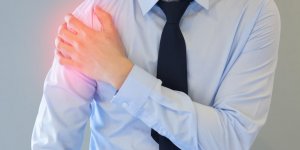 Soigner l-arthrose de l-epaule par infiltration