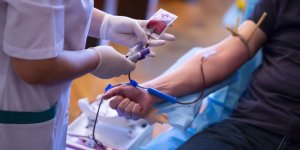 Covid, vaccin, cas contact : dans quel cas peut-on donner son sang ?