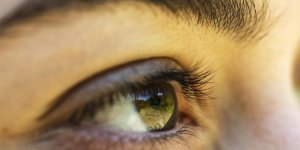 Point lumineux et flash dans les yeux : qu-est-ce que ca cache ?
