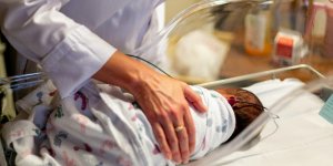 Surdite de l-enfant : des soins et un appareillage specifique