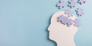 Comment la deshydratation affecte-t-elle la cognition des seniors ?