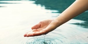Hydroallergie : est-il vraiment possible d-etre allergique a l-eau ?