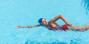 Natation : un traitement de la scoliose