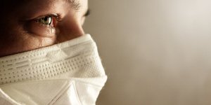 Covid-19 : l’OMS maintient un niveau d’alerte eleve