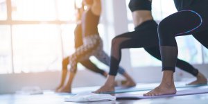 Le Pilates au mur, la facon la plus simple et efficace de se muscler chez soi