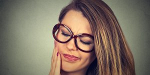 Abces dentaire et homeopathie : le Pyrogenium comme remede
