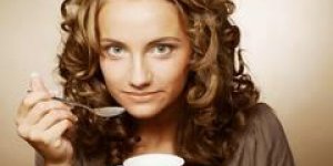 Alzheimer : boire deux tasses de chocolat chaud par jour peut preserver la memoire