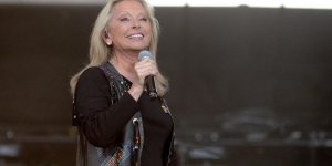 Veronique Sanson, atteinte d’une tumeur aux amygdales : “Ca va mieux, mais ce n’est pas fini”