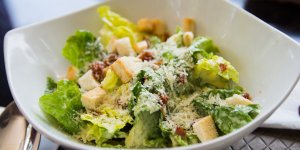 6 salades a bannir au restaurant 