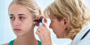 Oreilles qui bourdonnent : un signe d-infection ?