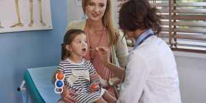 Mal de gorge chez l-enfant : quand penser a la scarlatine ?