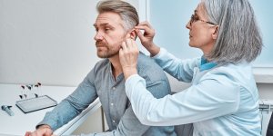 4 signes que votre audition baisse