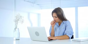 Toux seche : reconnaitre une laryngite