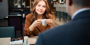 Sept questions a imperativement poser au premier rendez-vous pour ne plus perdre de temps